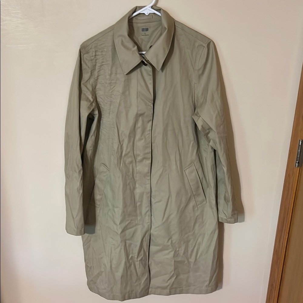 Uniqlo Tan Trench Coat with Collared Neckline size large